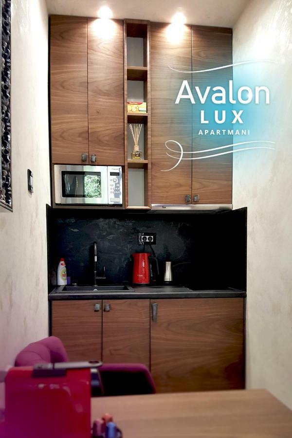 Avalon Lux Studio Apartment Novi Sad Exterior foto