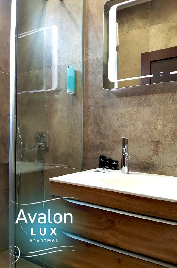 Avalon Lux Studio Apartment Novi Sad Exterior foto